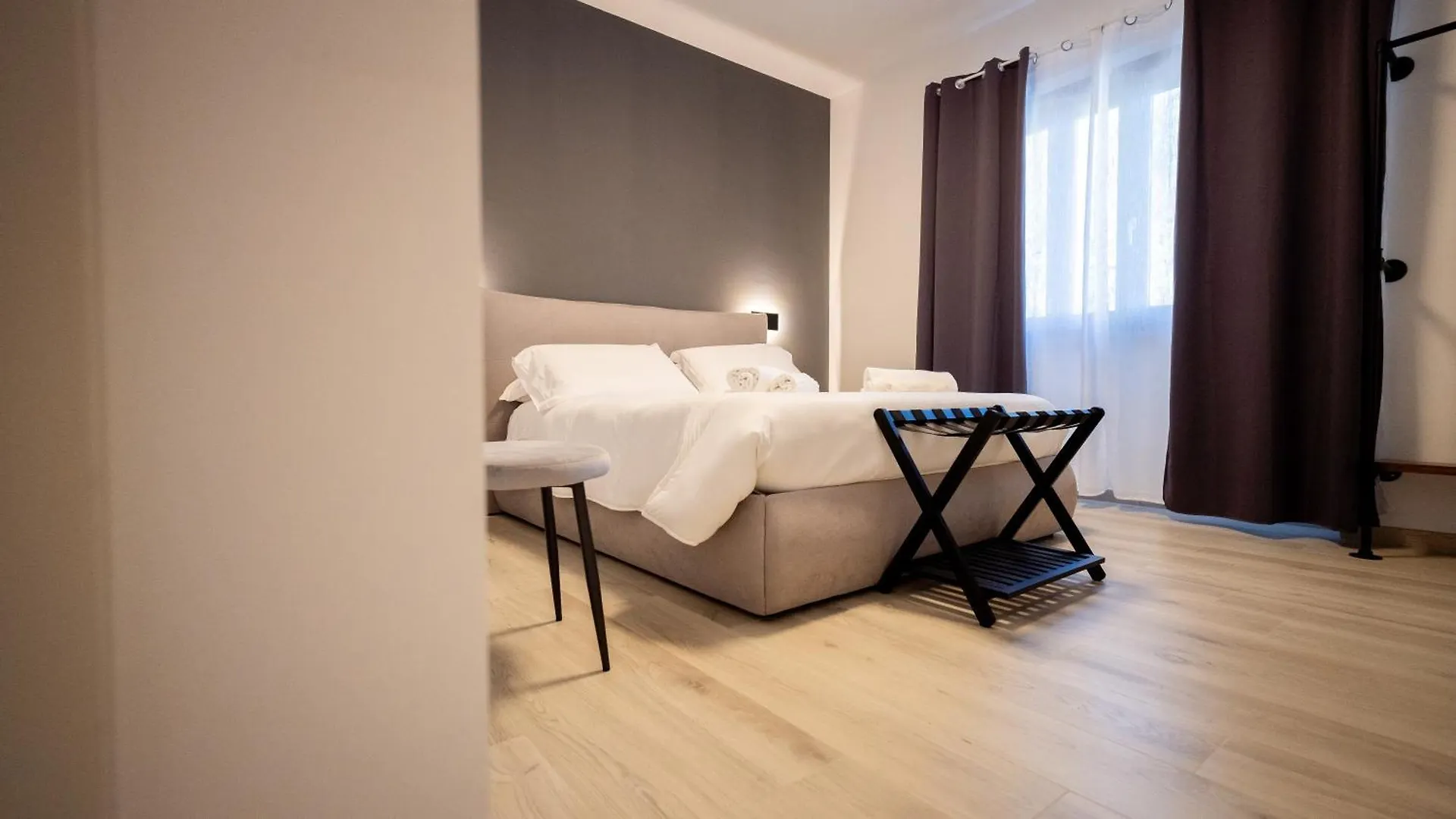 Modern Room Ольбия 0*,  Италия
