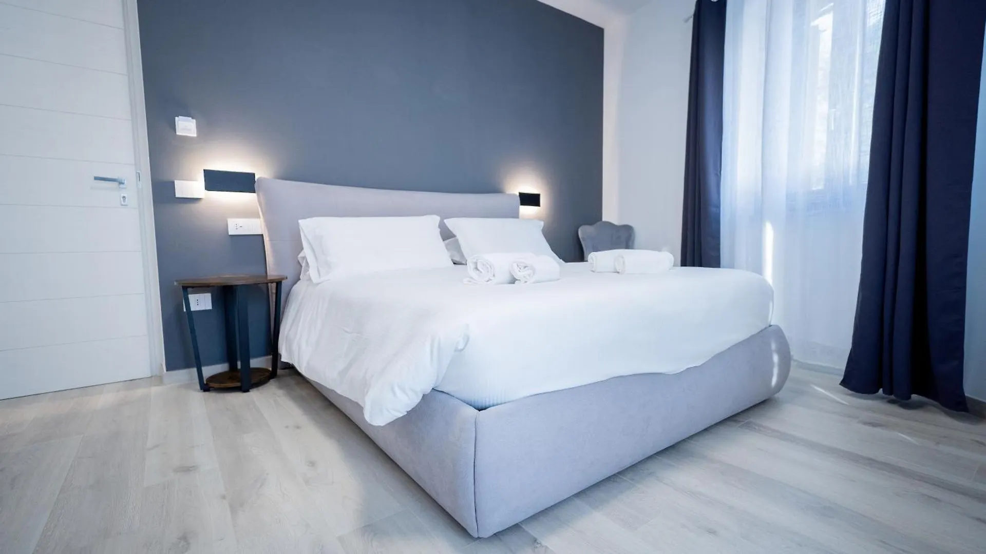 Modern Room Olbia 0*,